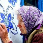 90-летняя бабушка из Чехии превращает деревню в художественную галерею