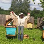 Как Виктор Стукан и его пчелы возрождают деревню под Витебском